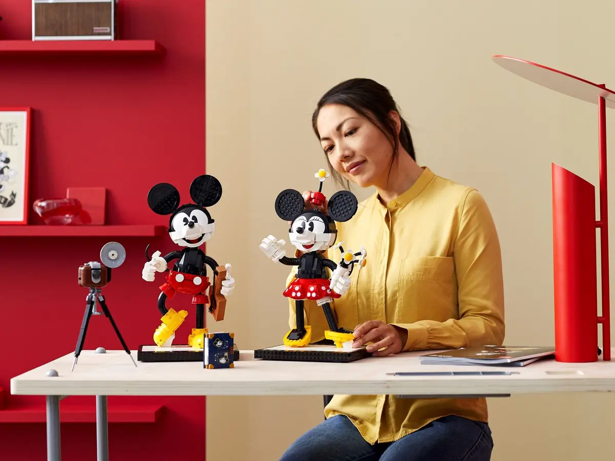 LEGO Disney 43179 Mickey Mouse and Minnie Mouse Buildable Characters set, image 21