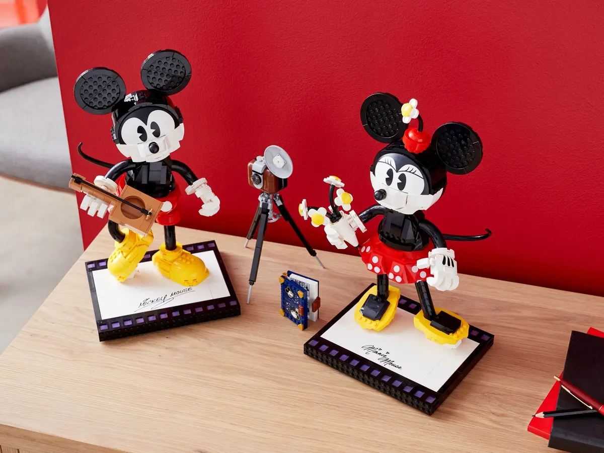 LEGO Disney 43179 Mickey Mouse and Minnie Mouse Buildable Characters set, image 17