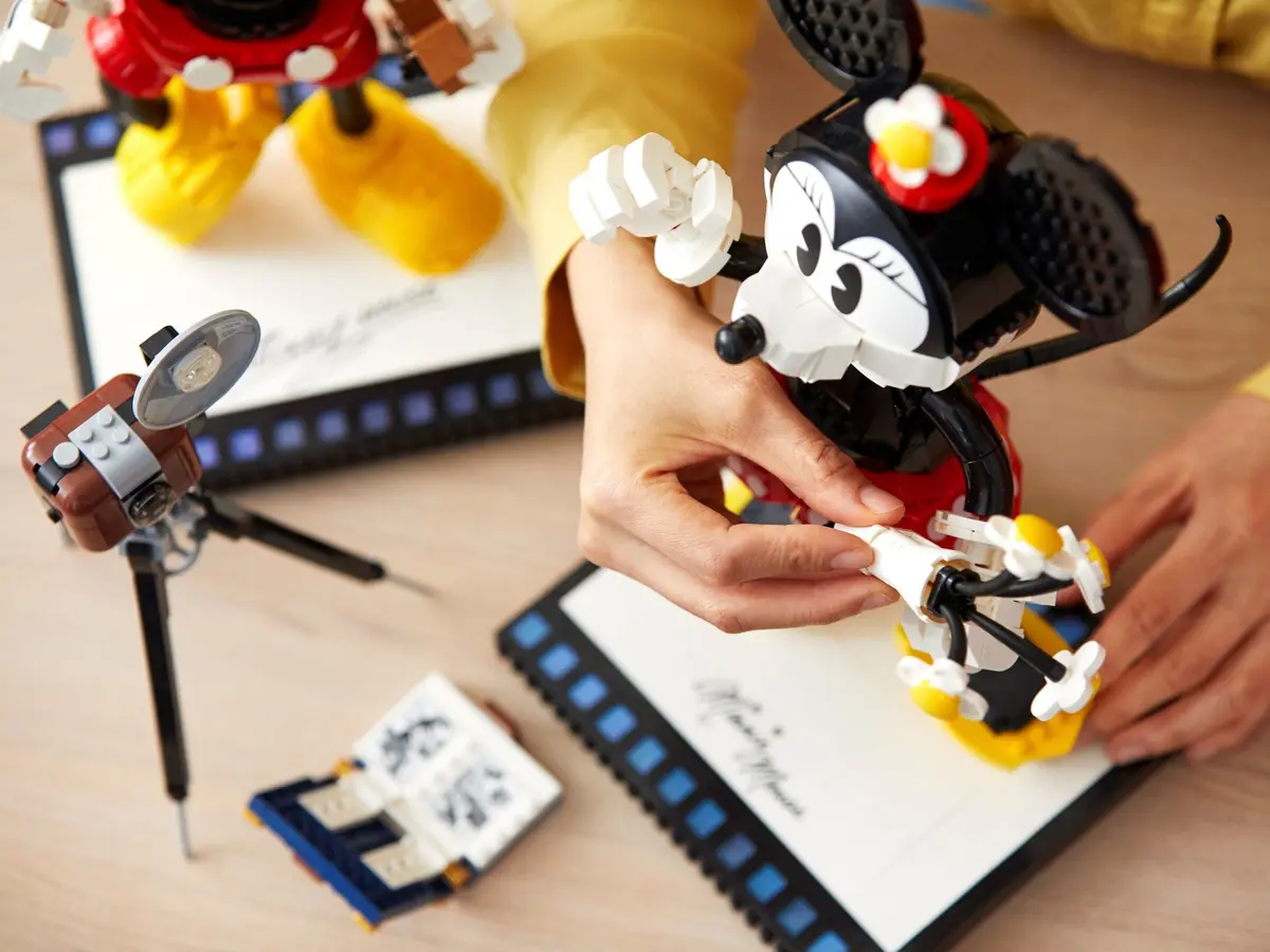 LEGO Disney 43179 Mickey Mouse and Minnie Mouse Buildable Characters set, image 13