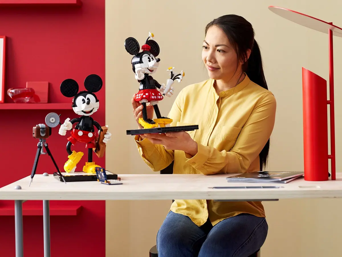 LEGO Disney 43179 Mickey Mouse and Minnie Mouse Buildable Characters set, image 7