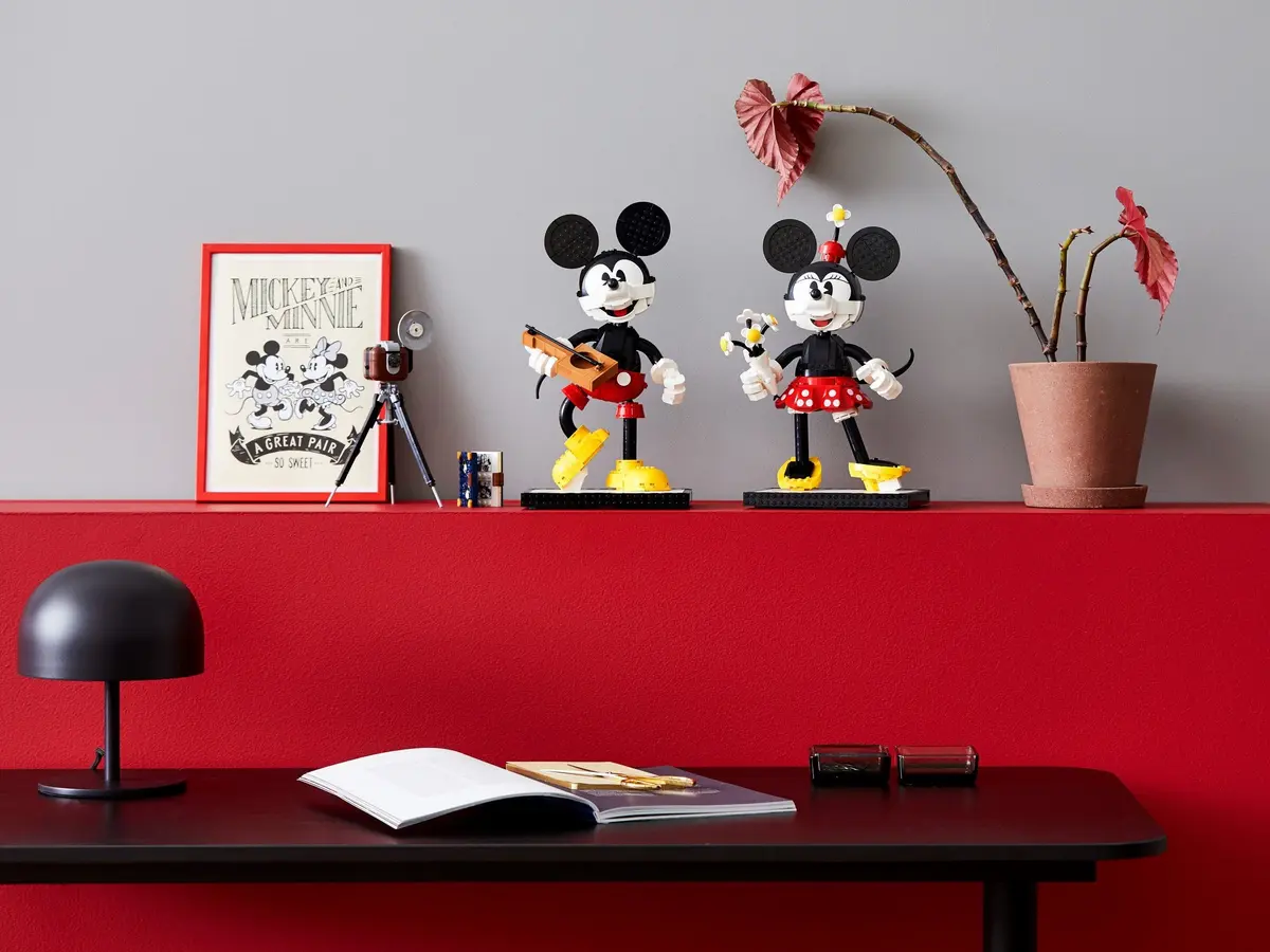 LEGO Disney 43179 Mickey Mouse and Minnie Mouse Buildable Characters set, image 18