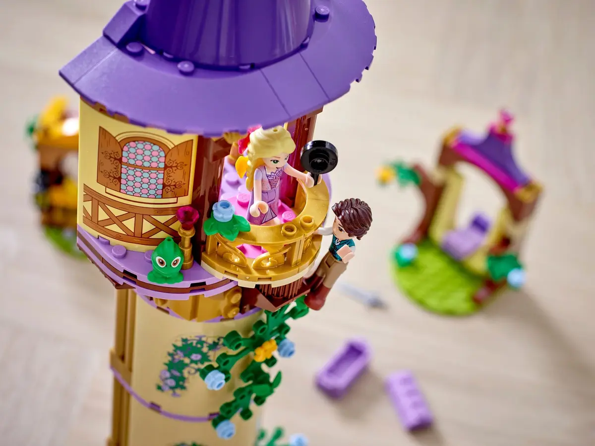 LEGO Disney 43187 Rapunzel's Tower set, image 8
