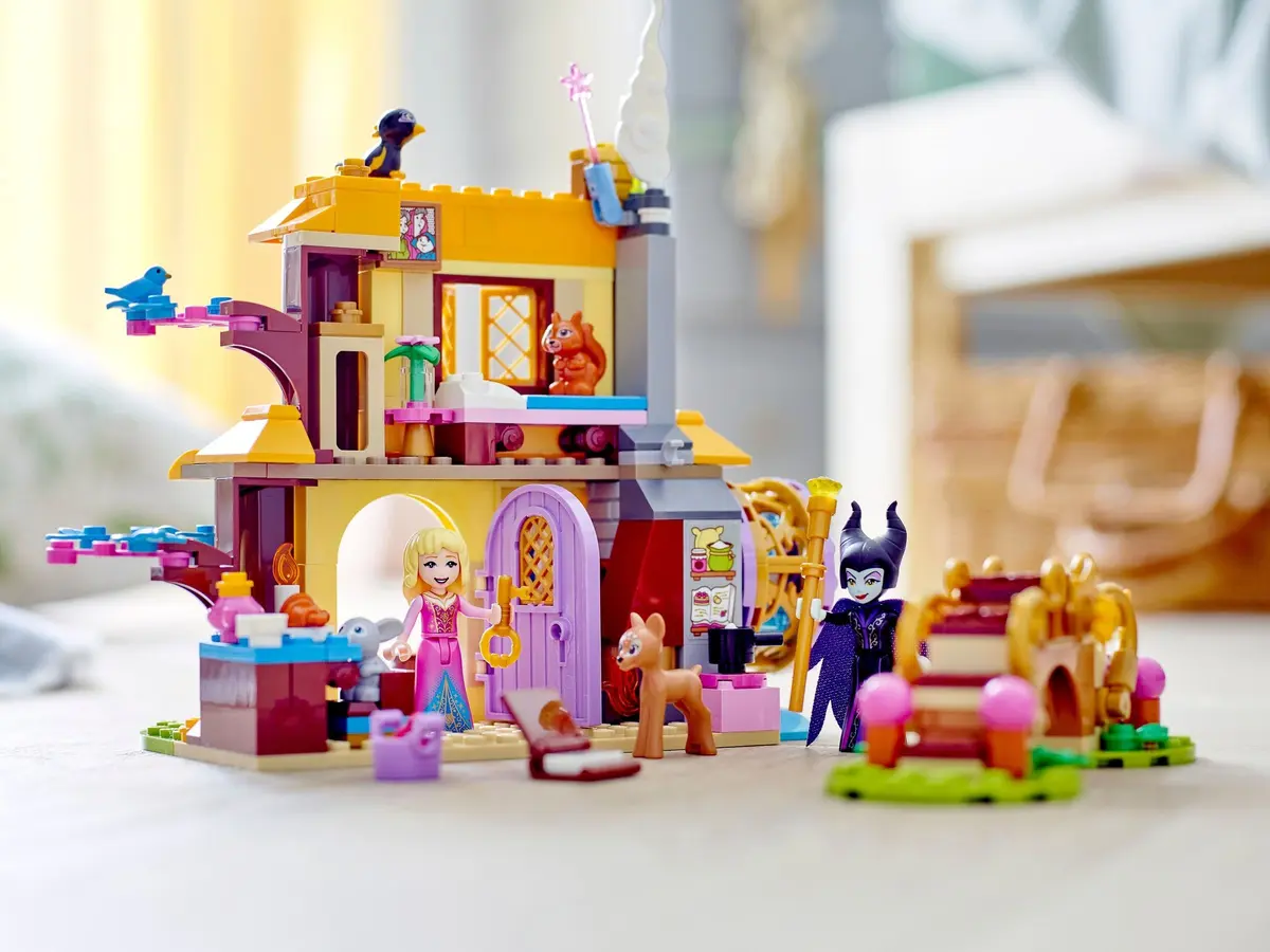 LEGO Disney 43188 Aurora's Forest Cottage set, image 3
