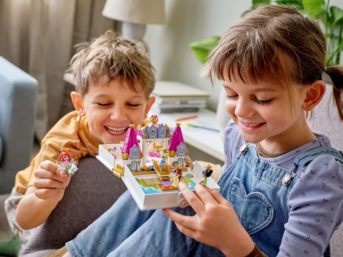 LEGO Disney 43193 Ariel, Belle, Cinderella and Tiana's Storybook Adventures set, image 6