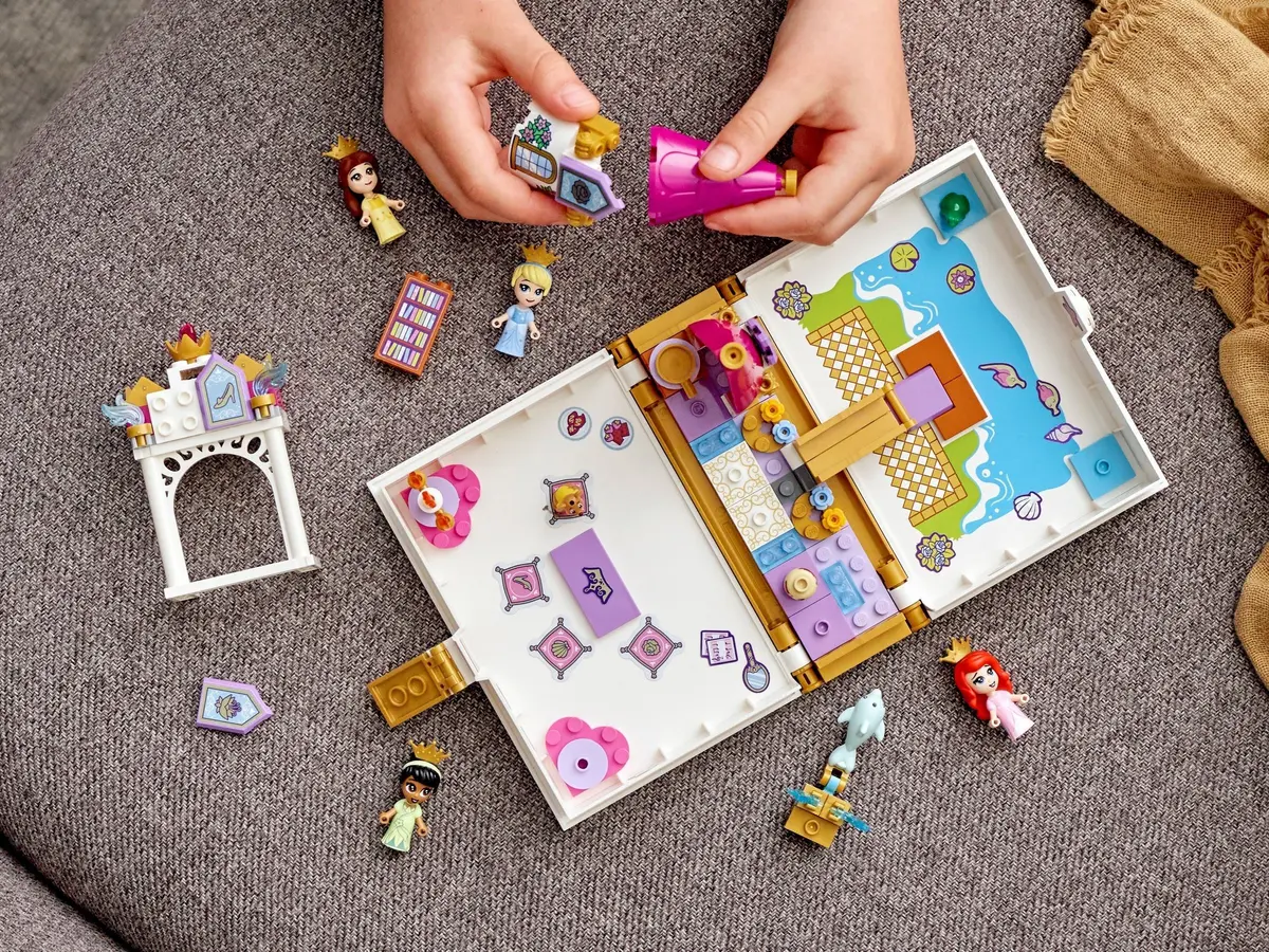 LEGO Disney 43193 Ariel, Belle, Cinderella and Tiana's Storybook Adventures set, image 5