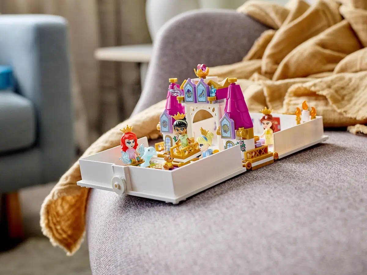 LEGO Disney 43193 Ariel, Belle, Cinderella and Tiana's Storybook Adventures set, image 7