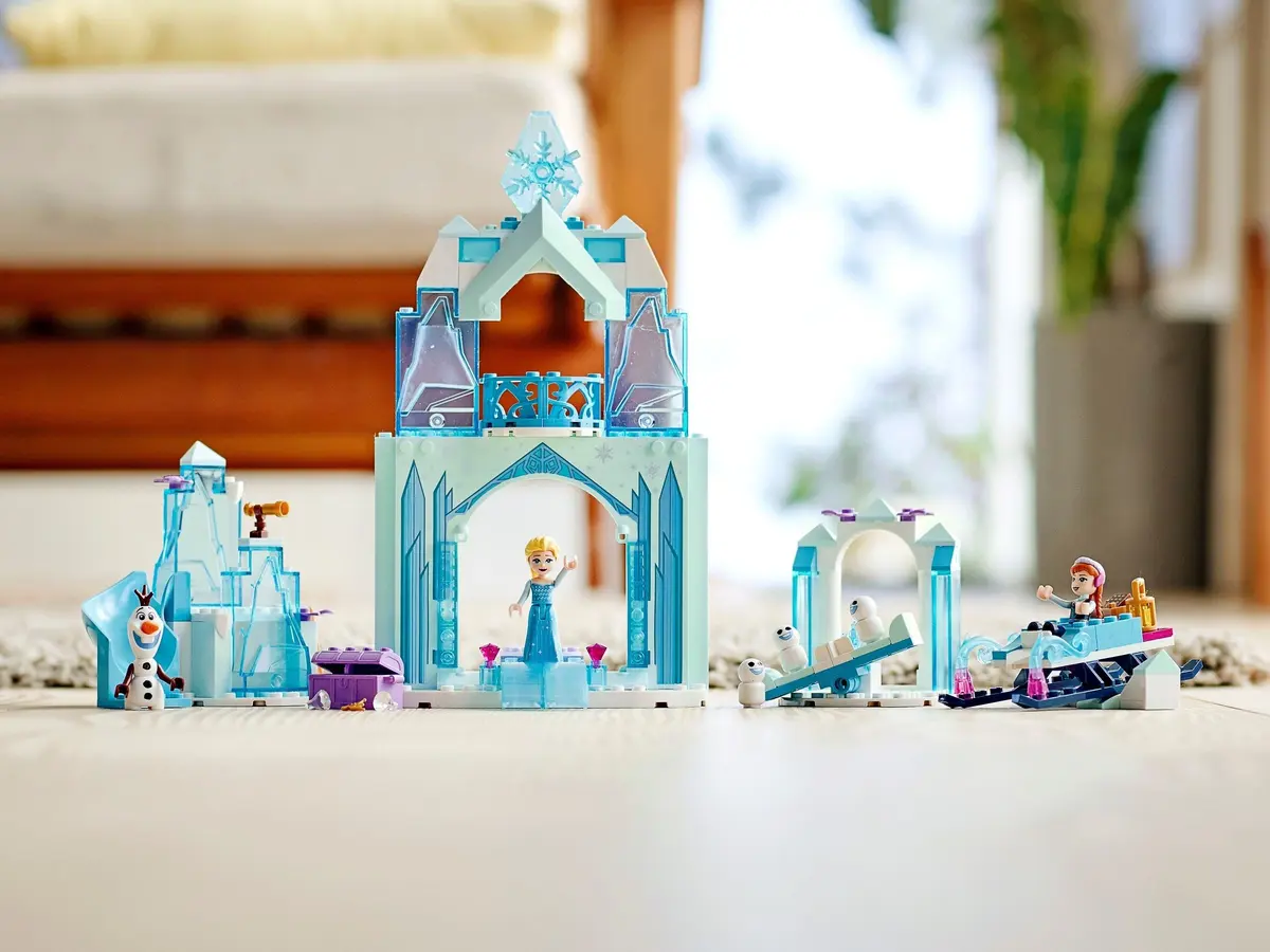 LEGO Disney 43194 Anna and Elsa's Frozen Wonderland set, image 3