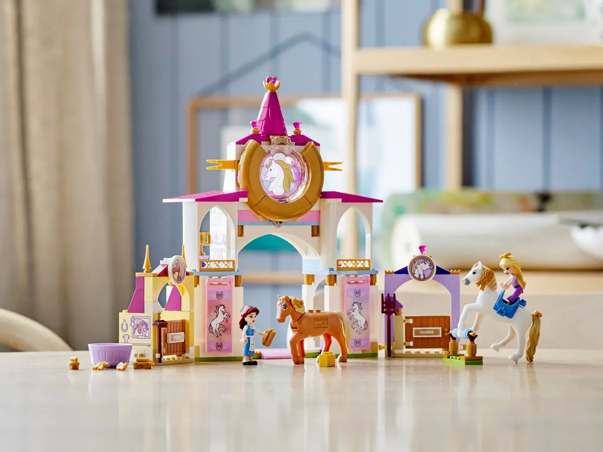 LEGO Disney 43195 Belle and Rapunzel's Royal Stables set, image 4