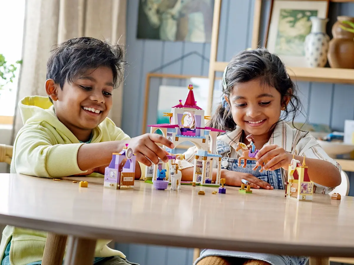 LEGO Disney 43195 Belle and Rapunzel's Royal Stables set, image 3