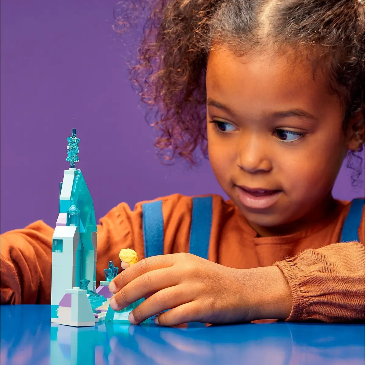 LEGO Disney 43199 Elsa's Castle Courtyard set, image 6