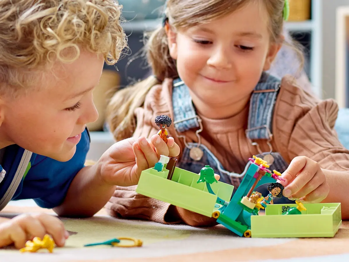 LEGO Disney 43200 Antonio's Magical Door set, image 6