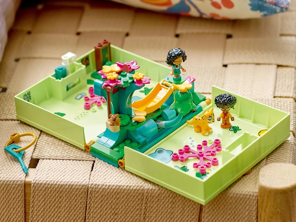 LEGO Disney 43200 Antonio's Magical Door set, image 5