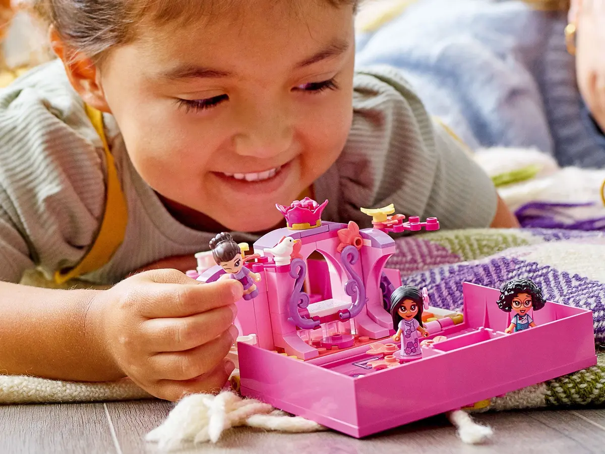 LEGO Disney 43201 Isabela's Magical Door set, image 8