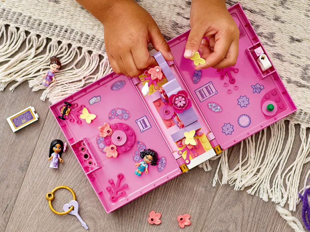 LEGO Disney 43201 Isabela's Magical Door set, image 6