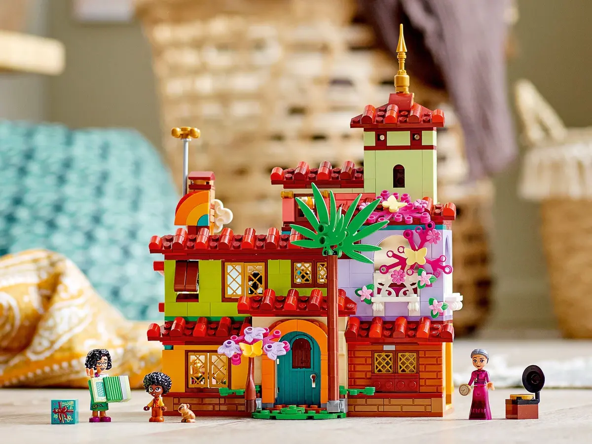 LEGO Disney 43202 The Madrigal House set, image 4