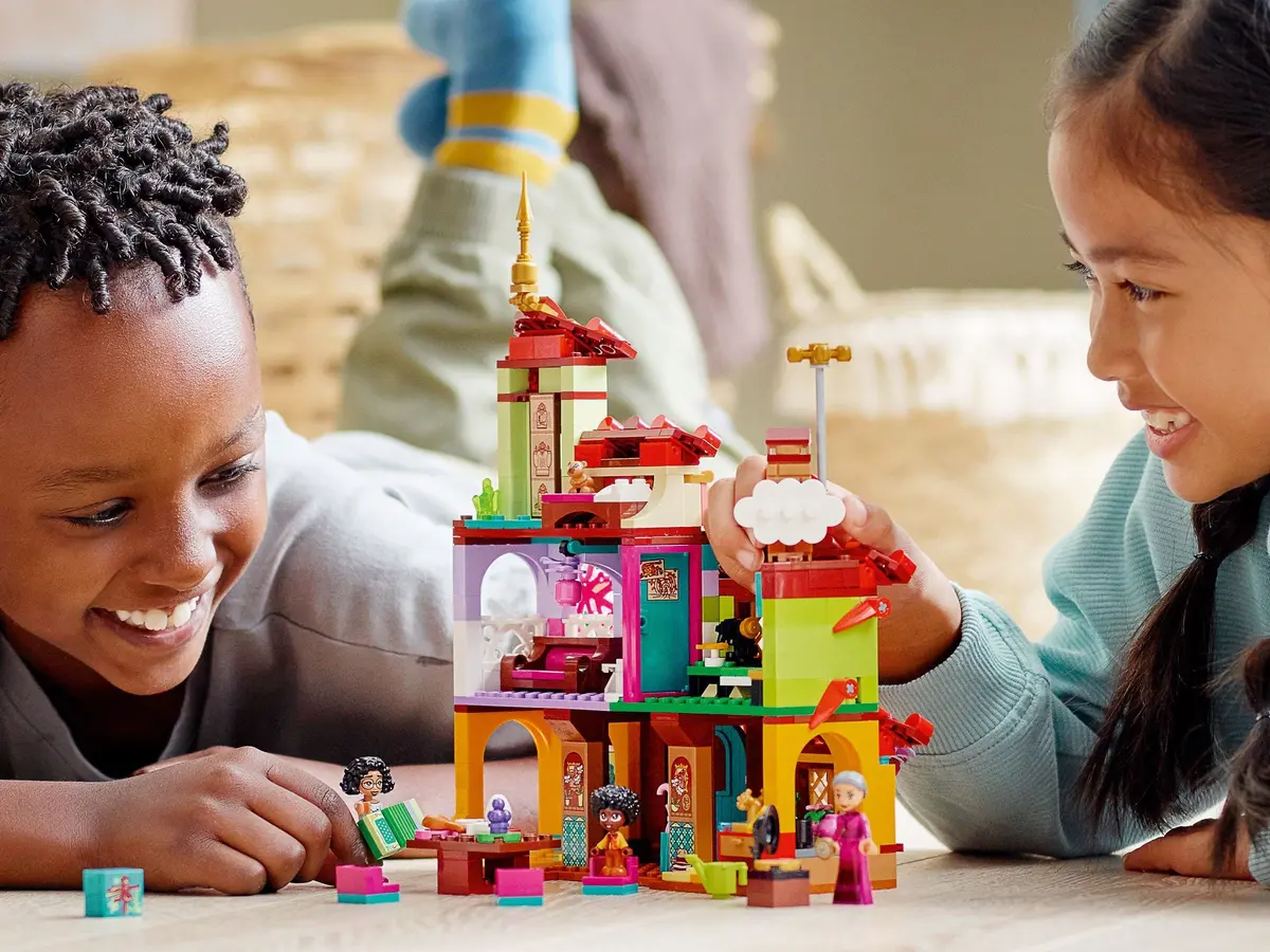 LEGO Disney 43202 The Madrigal House set, image 5
