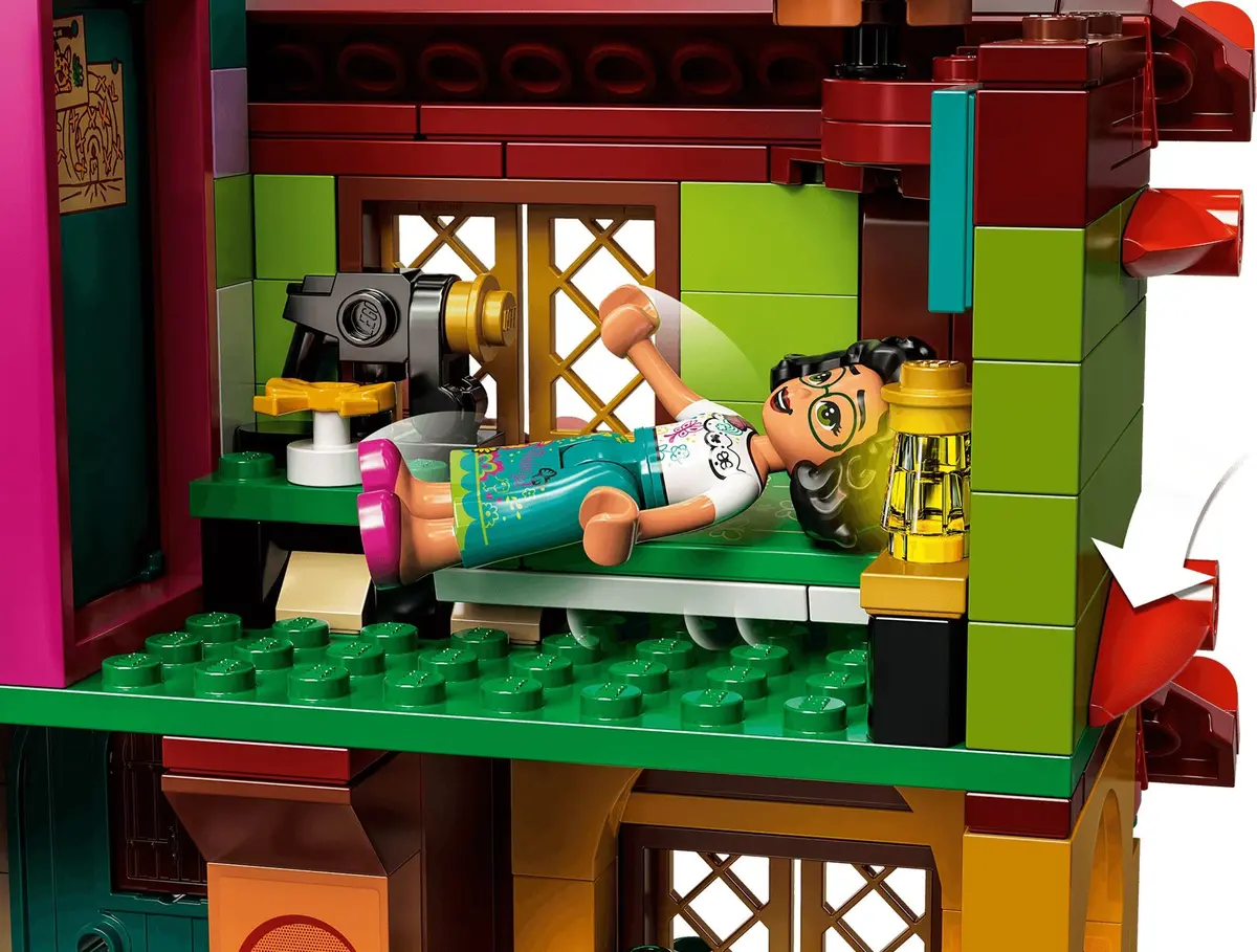 LEGO Disney 43202 The Madrigal House set, image 9