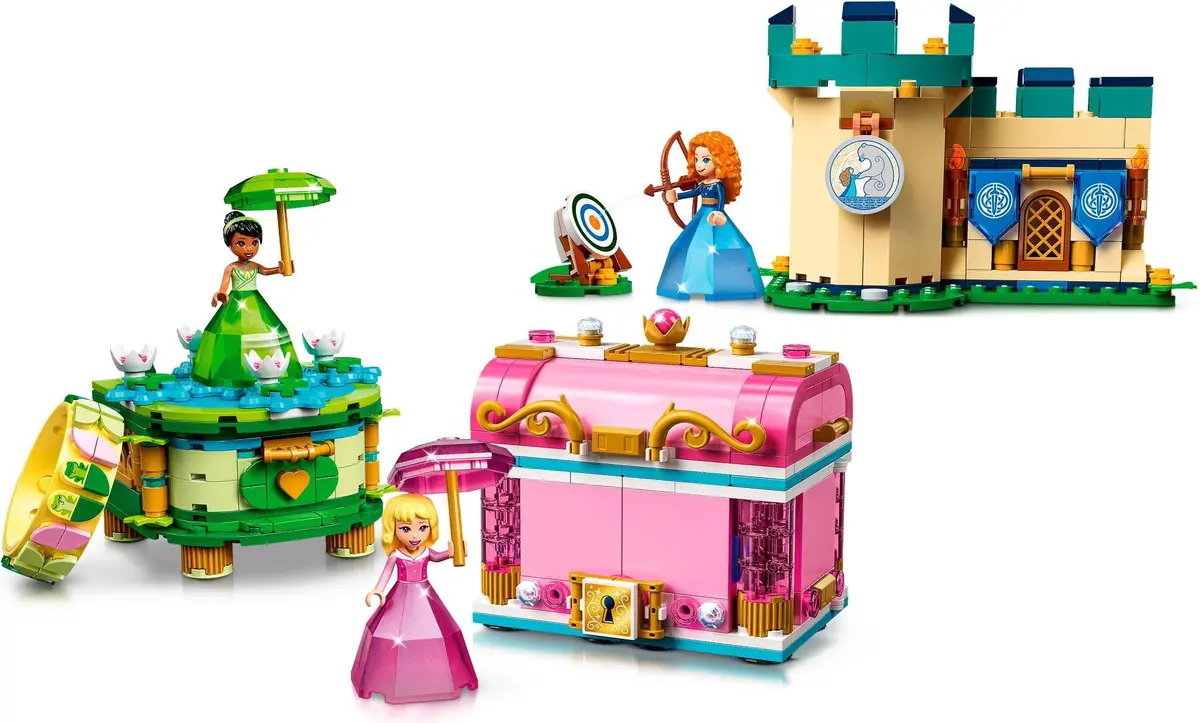 LEGO Disney 43203 Aurora, Merida and Tiana's Enchanted Creations set, image 3