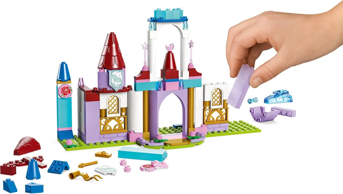 LEGO Disney 43219 Disney Princess Creative Castles set, image 4