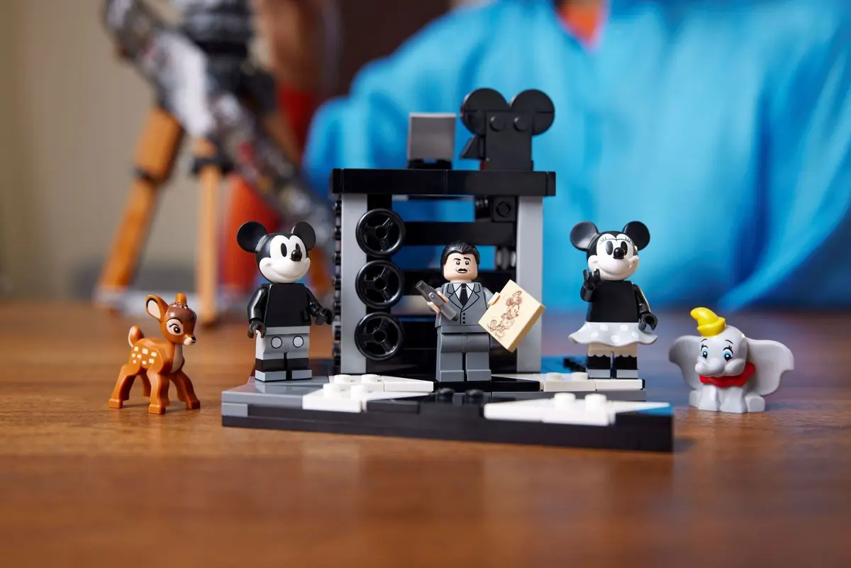 LEGO Disney 43230 Walt Disney Tribute Camera set, image 4