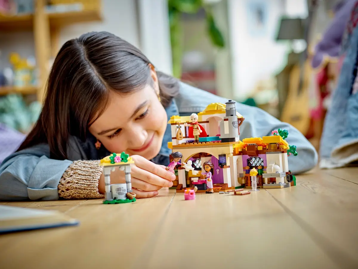 LEGO Disney 43231 Asha's Cottage set, image 9