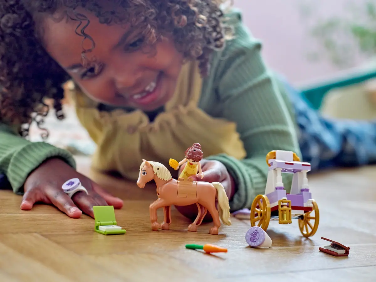 LEGO Disney 43233 Belle's Storytime Horse Carriage set, image 8