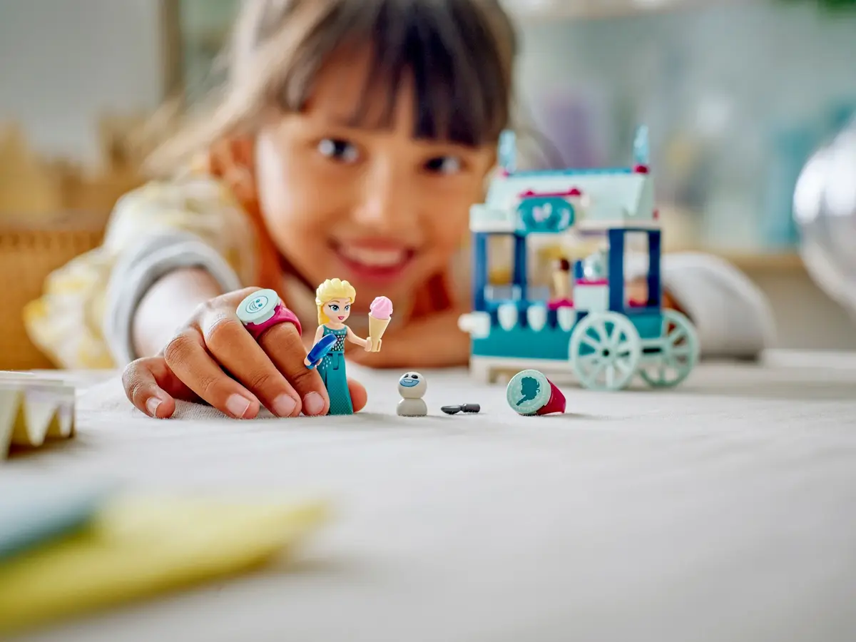 LEGO Disney 43234 Elsa's Frozen Treats set, image 7