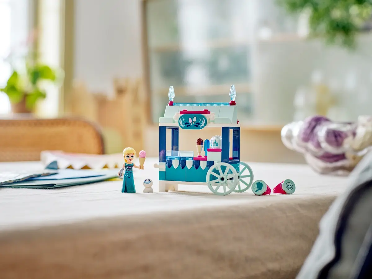 LEGO Disney 43234 Elsa's Frozen Treats set, image 8