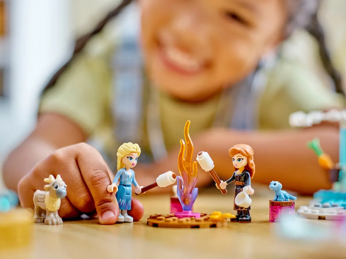 LEGO Disney 43238 Elsa's Frozen Castle set, image 8