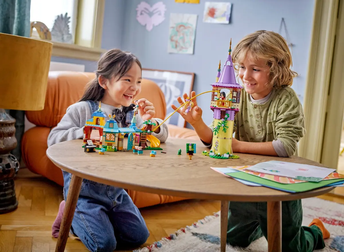 LEGO Disney 43241 Rapunzel's Tower & The Snuggly Duckling set, image 8
