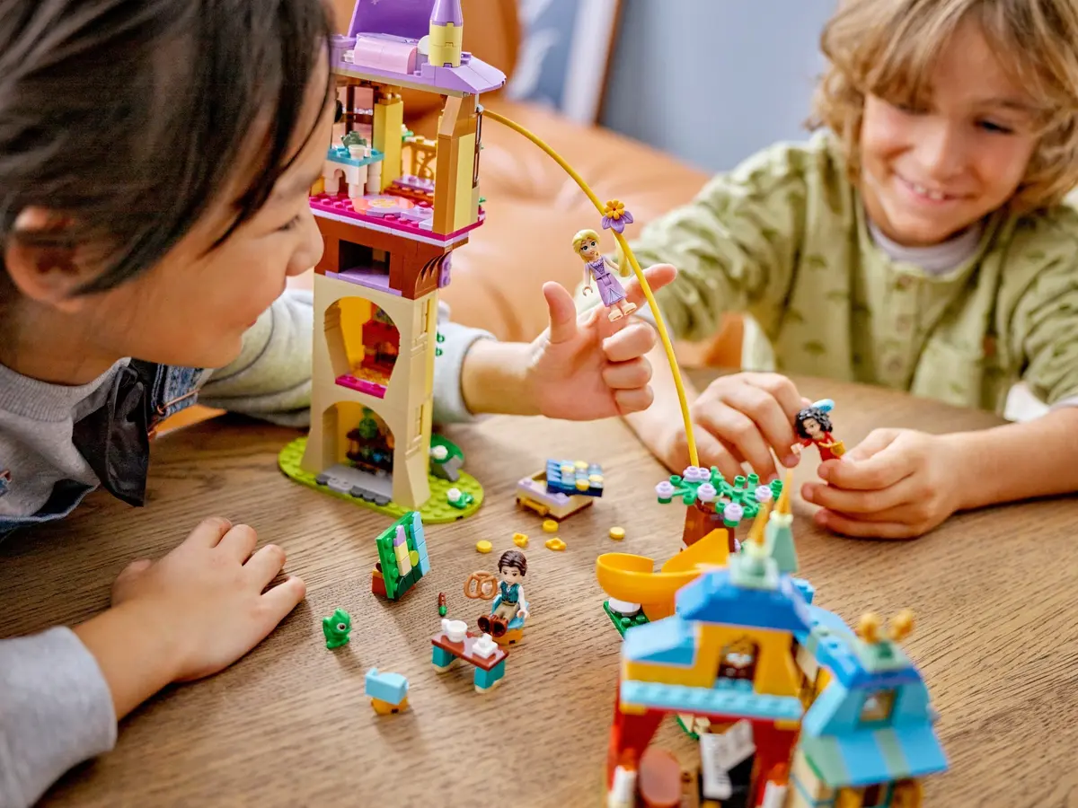 LEGO Disney 43241 Rapunzel's Tower & The Snuggly Duckling set, image 9