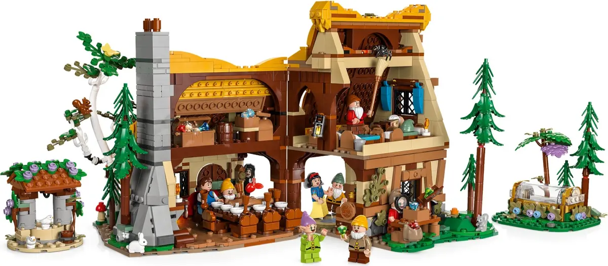 LEGO Disney 43242 Snow White and the Seven Dwarfs' Cottage set, image 7