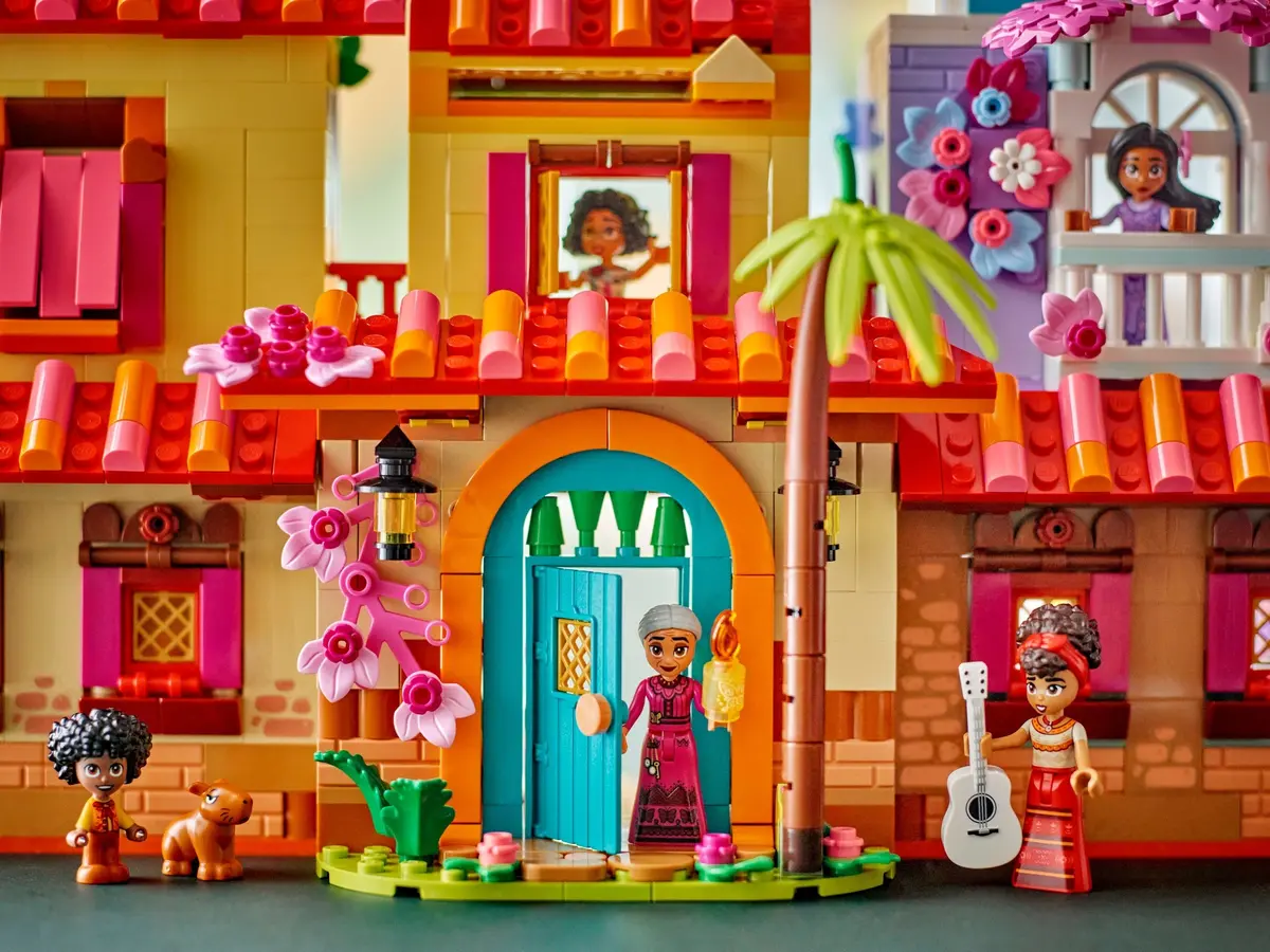 LEGO Disney 43245 The Magical Madrigal House set, image 10