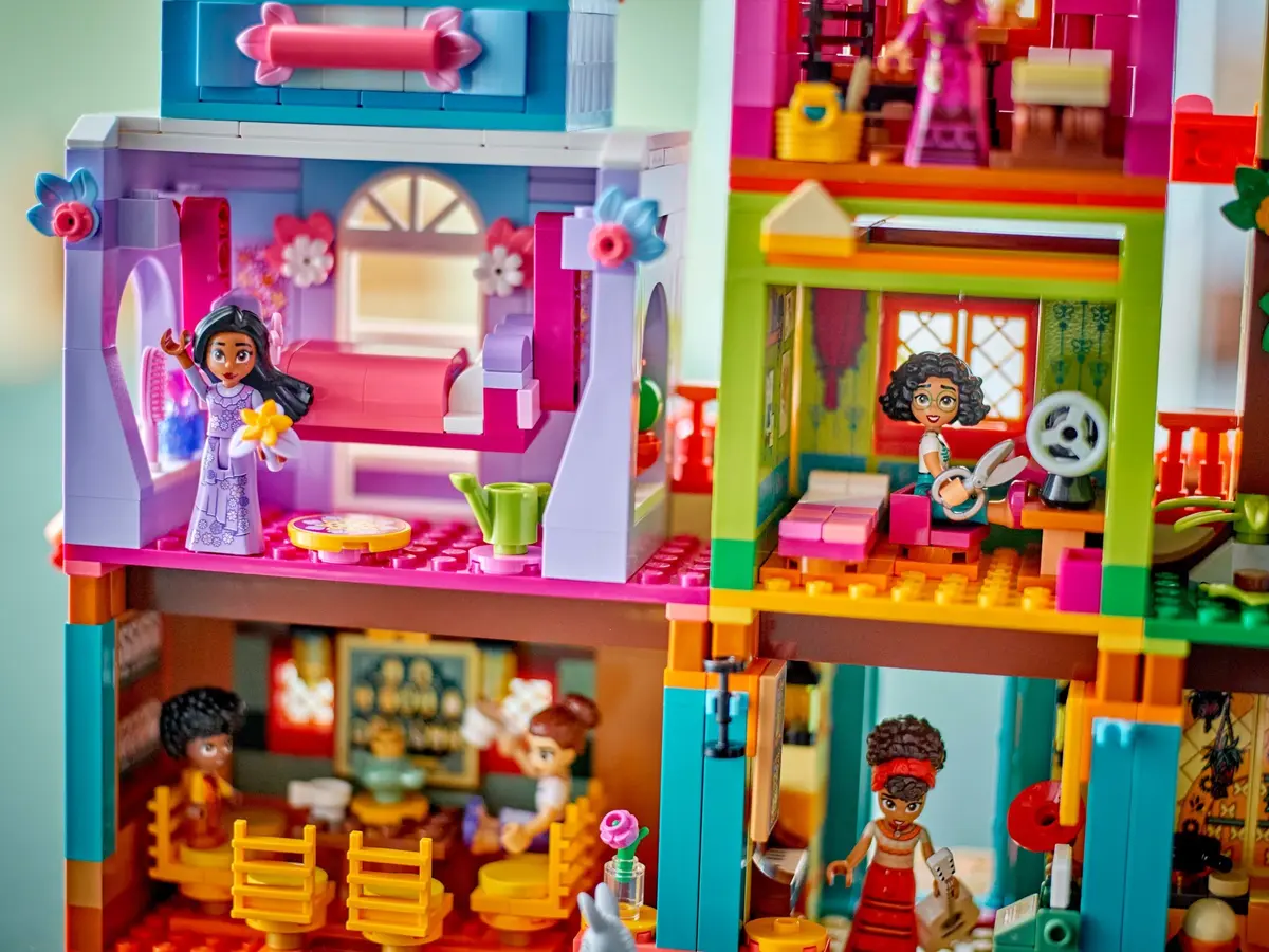 LEGO Disney 43245 The Magical Madrigal House set, image 12