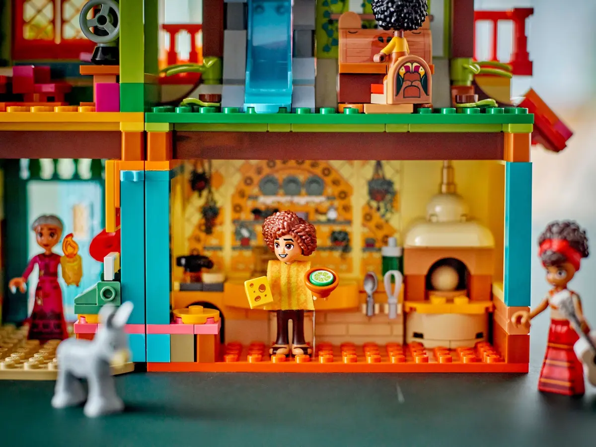 LEGO Disney 43245 The Magical Madrigal House set, image 11