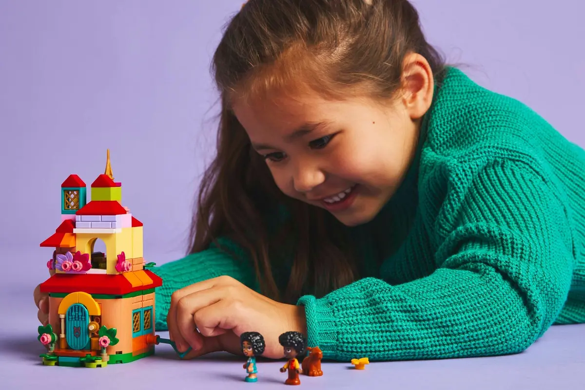 LEGO Disney 43261 Encanto Mini House set, image 5