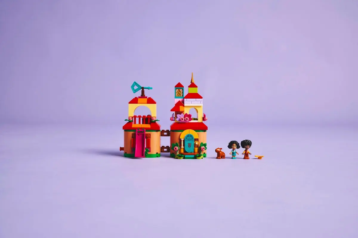 LEGO Disney 43261 Encanto Mini House set, image 7
