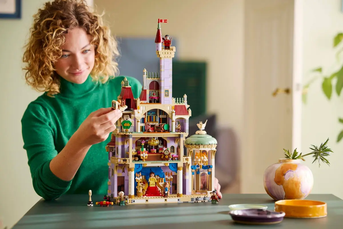 LEGO Disney 43263 Beauty and the Beast Castle set, image 4