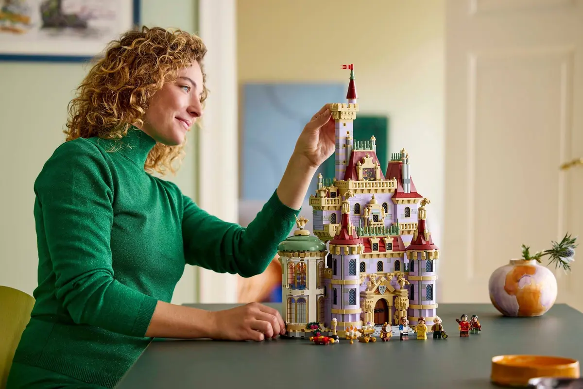 LEGO Disney 43263 Beauty and the Beast Castle set, image 9