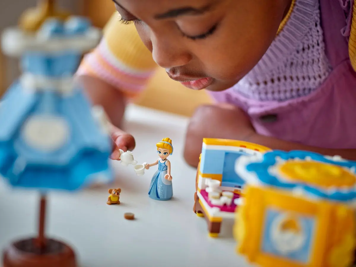 LEGO Disney 43266 Cinderella's Dress set, image 4