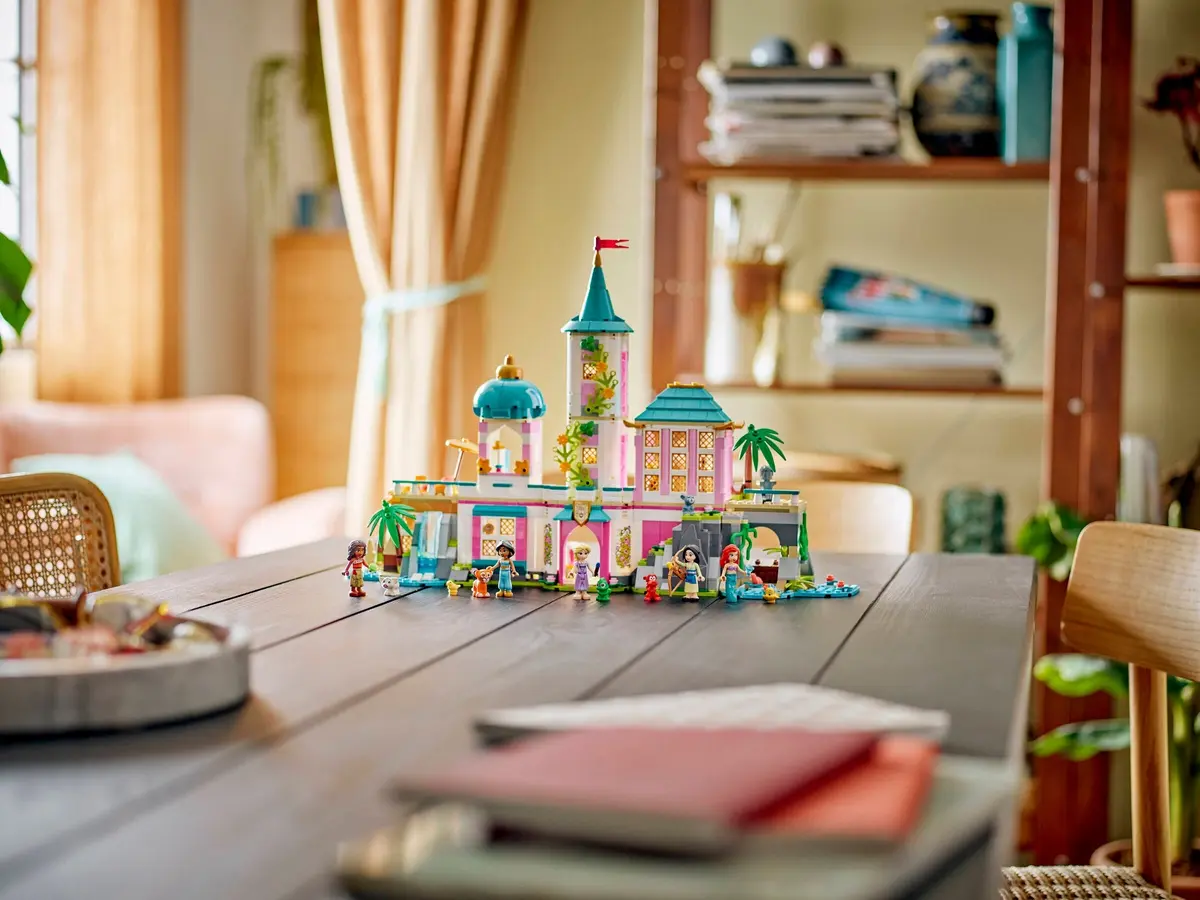 LEGO Disney 43267 Princess Castle & Royal Pets set, image 6