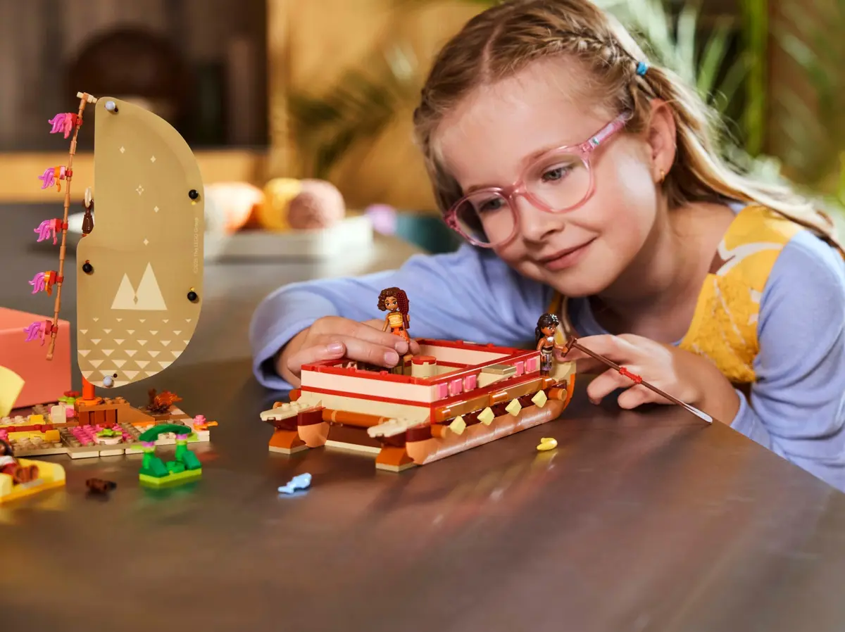 LEGO Disney 43270 Moana's Adventure Canoe set, image 6
