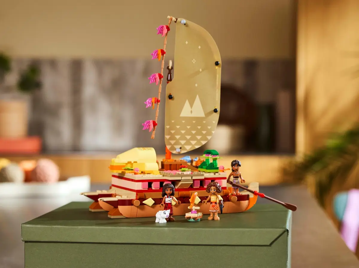 LEGO Disney 43270 Moana's Adventure Canoe set, image 7