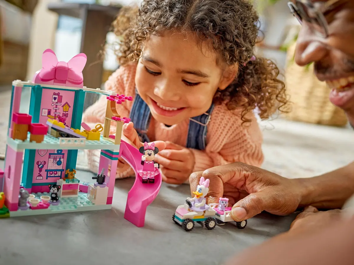 LEGO Disney 43274 Minnie's Pet Hotel set, image 5