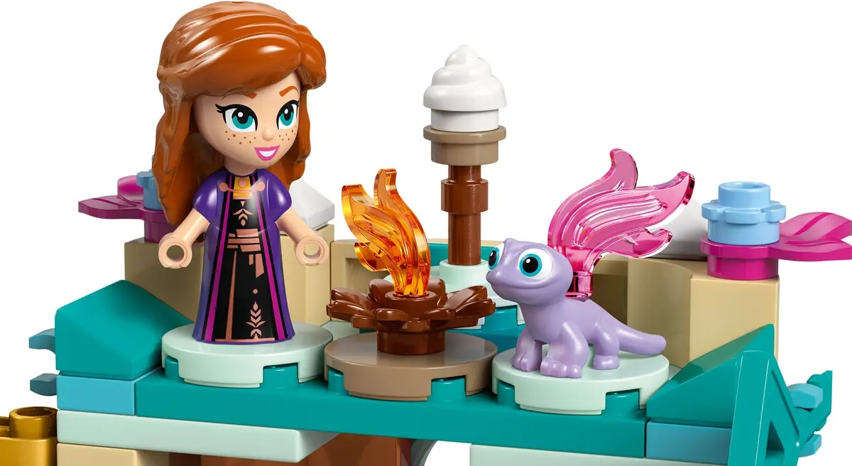 LEGO Disney 43278 Mini Arendelle Castle & Elsa's Ice Palace set, image 11