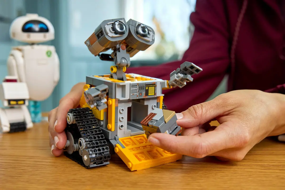 LEGO Disney 43279 WALL-E and EVE set, image 6