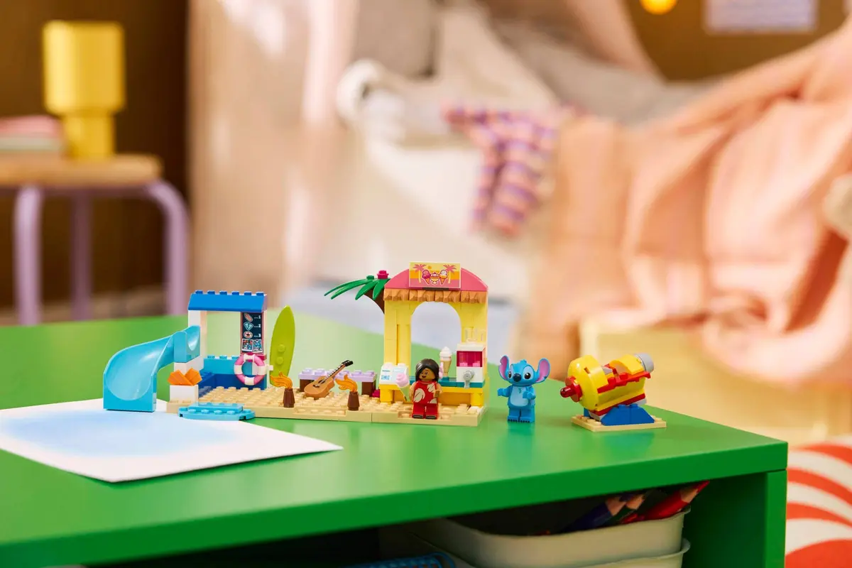 LEGO Disney 43280 Beach Fun with Lilo & Stitch set, image 8