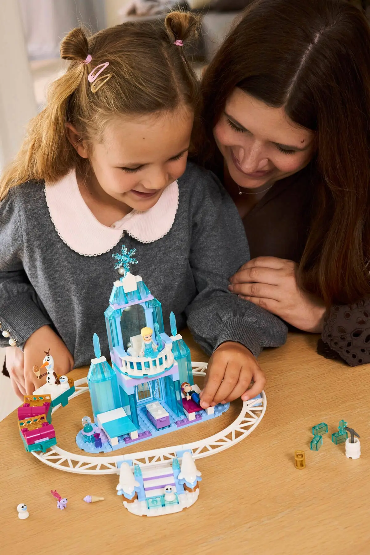 LEGO Disney 43281 Elsa's Ice Castle & Snow Ride Adventure set, image 5