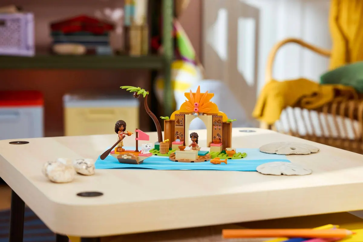 LEGO Disney 43282 Village House & Boat set, image 8