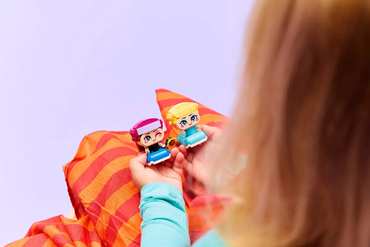 LEGO Disney 43284 Mini Anna & Elsa set, image 5